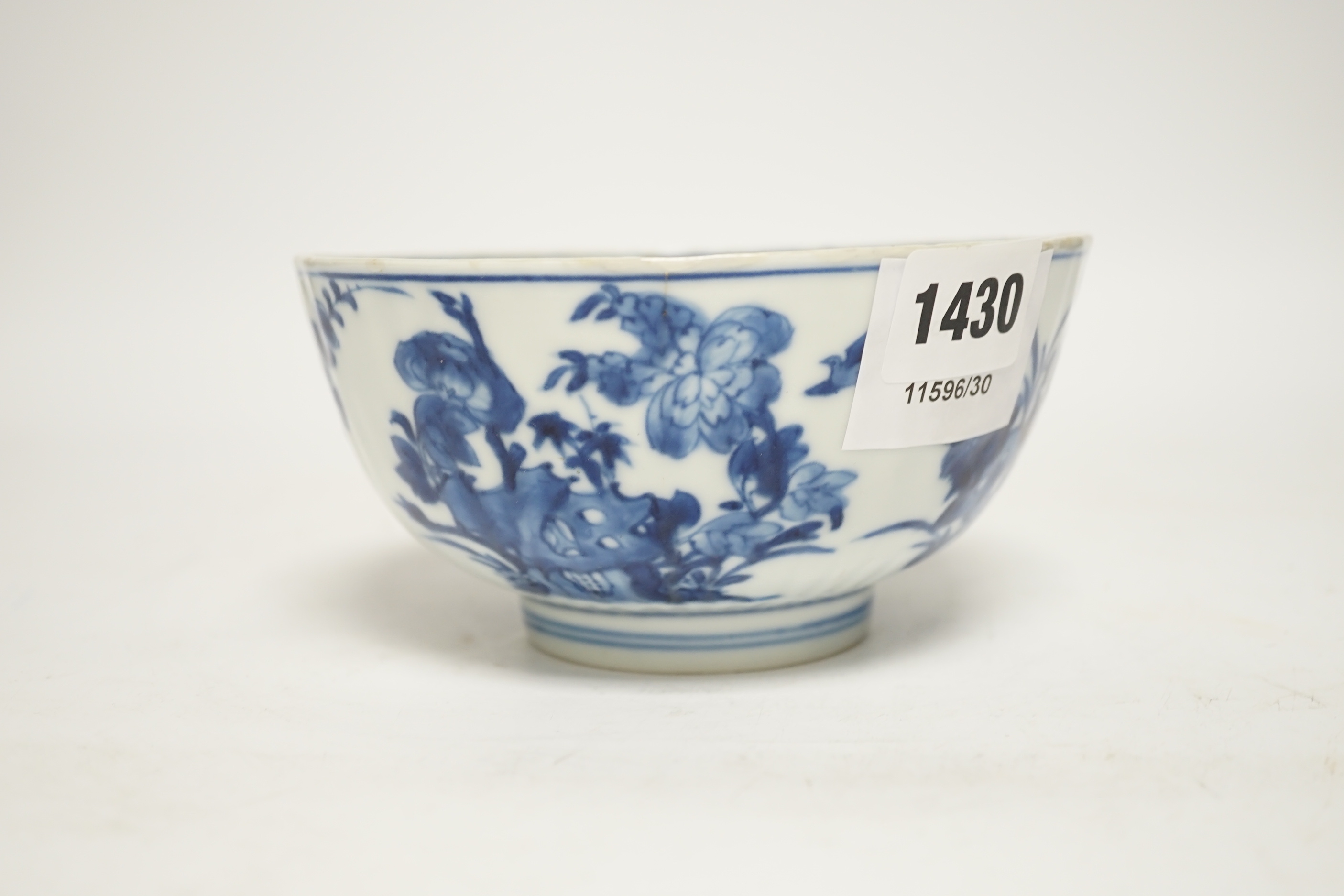 A Chinese Kangxi blue and white bowl, diameter 15cm